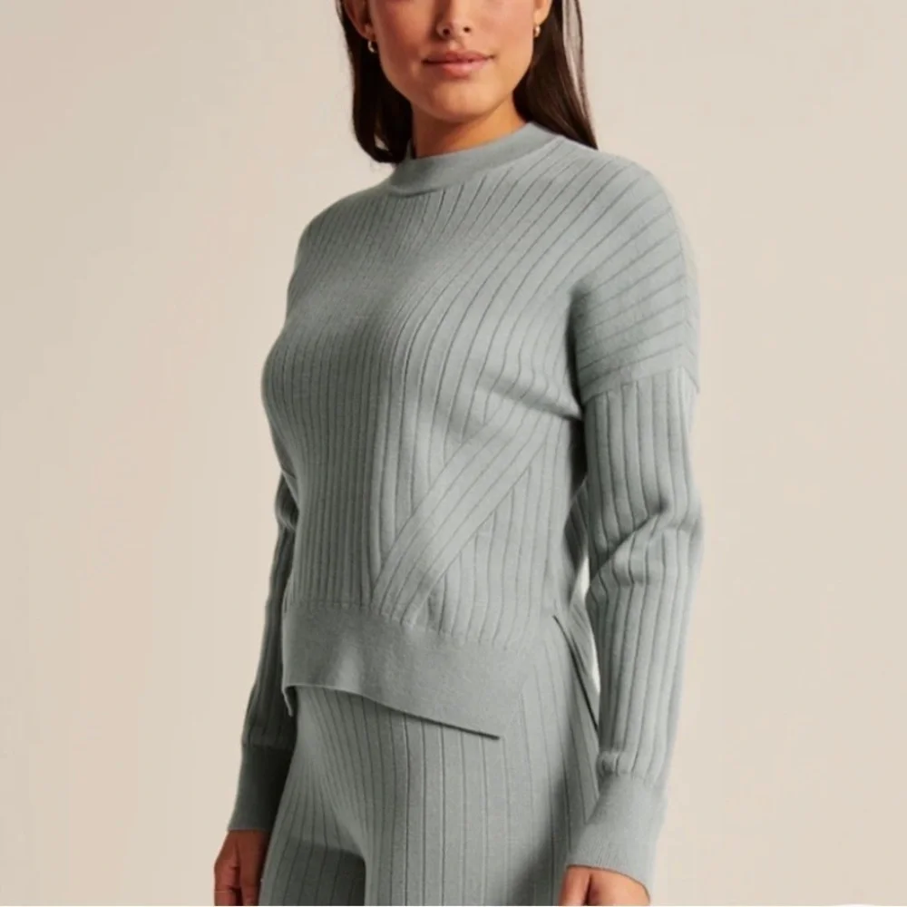 NWT Abercrombie & Fitch Soft Collection Sweater Ribbed Stretchy Long Sleeve SZ L - Picture 15 of 15